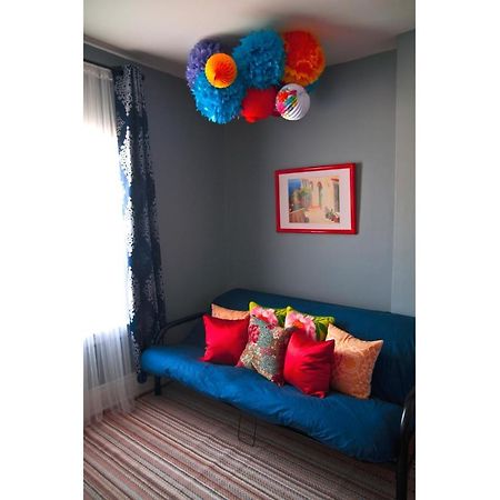 Colour Cube Guest House Toronto Downtown East ภายนอก รูปภาพ