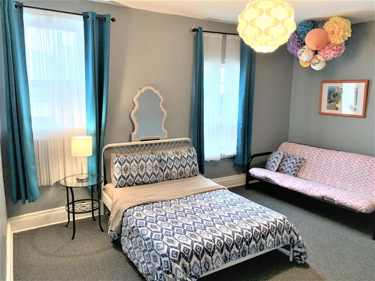 Colour Cube Guest House Toronto Downtown East ภายนอก รูปภาพ