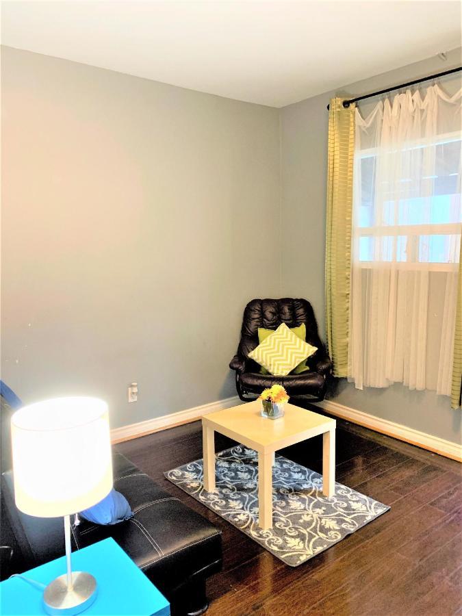 Colour Cube Guest House Toronto Downtown East ภายนอก รูปภาพ