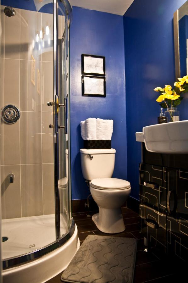 Colour Cube Guest House Toronto Downtown East ภายนอก รูปภาพ