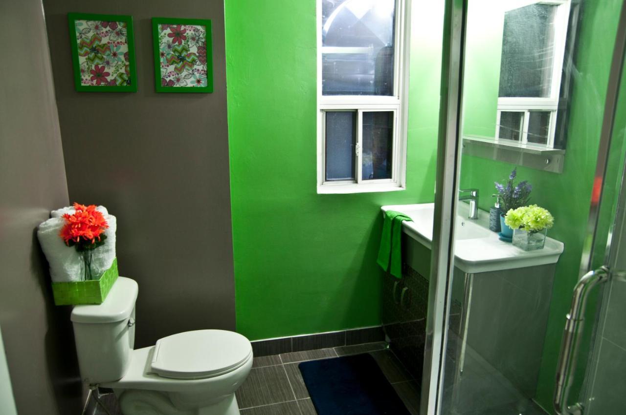 Colour Cube Guest House Toronto Downtown East ภายนอก รูปภาพ