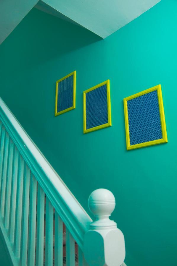 Colour Cube Guest House Toronto Downtown East ภายนอก รูปภาพ