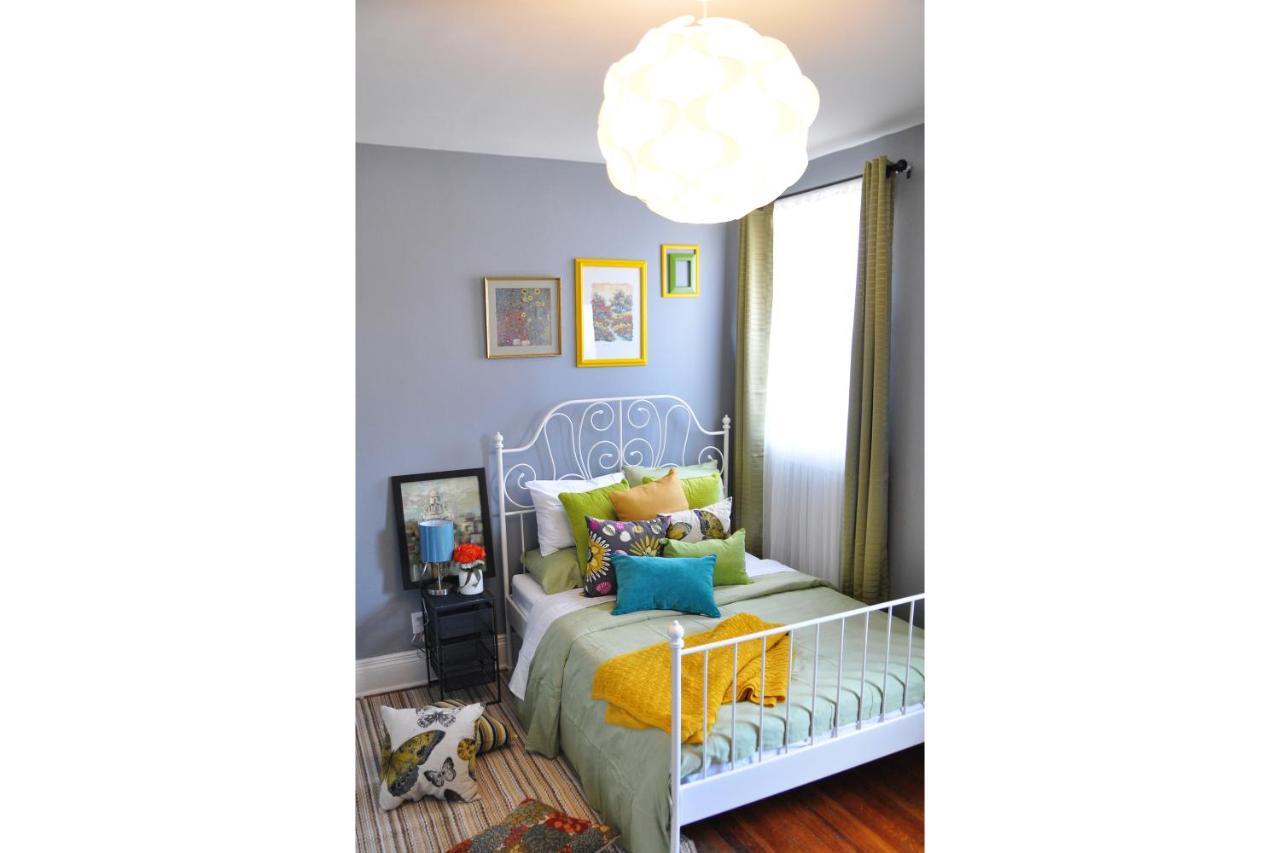 Colour Cube Guest House Toronto Downtown East ภายนอก รูปภาพ